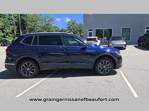 Used 2022 Volkswagen Tiguan SE FWD image 35