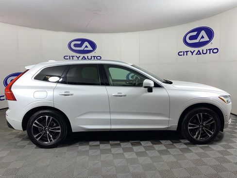 Used 2019 Volvo XC60 T5 Momentum w/ Premium Package image 2