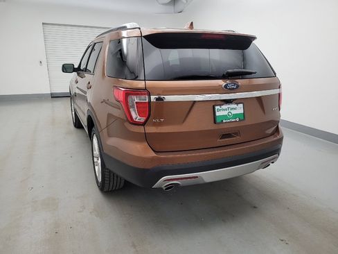 Used 2017 Ford Explorer XLT w/ Equipment Group 202A AWD/4WD image 6