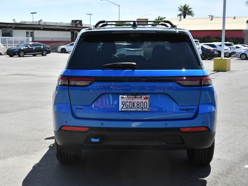 Used 2023 Jeep Grand Cherokee Trailhawk w/ Advanced Protech Group II AWD/4WD image 7
