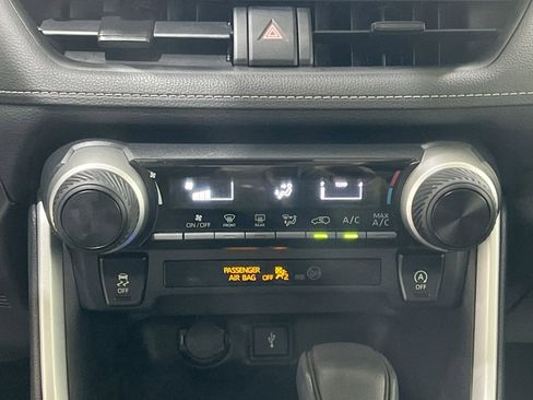 Used 2021 Toyota RAV4 LE image 18