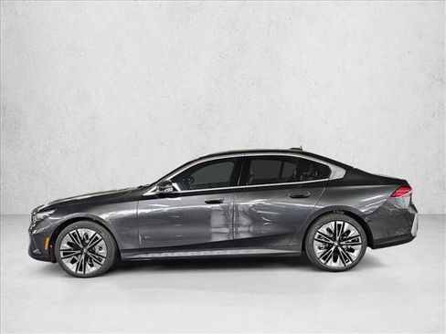 Used 2026 BMW 530i w/ Premium Package RWD image 8