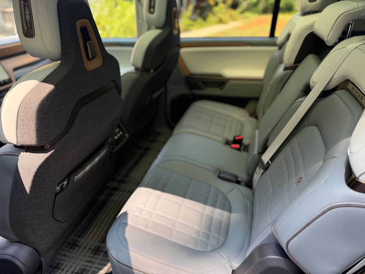Used 2026 Rivian R1S Premium Tri AWD/4WD image 12