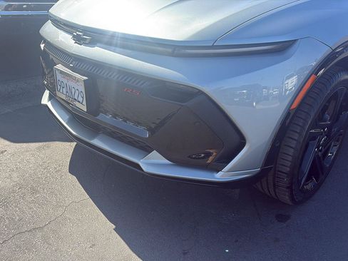 Used 2024 Chevrolet Equinox EV RS FWD image 11