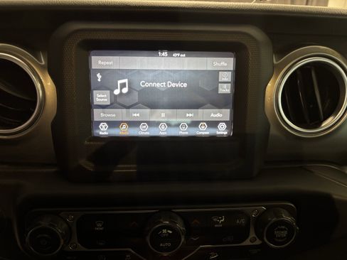 Used 2020 Jeep Wrangler Unlimited Sahara image 11