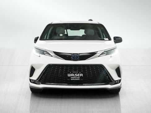 Used 2023 Toyota Sienna XSE AWD/4WD image 8