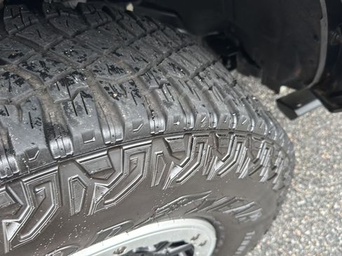 Used 2023 Ford Bronco Badlands image 35