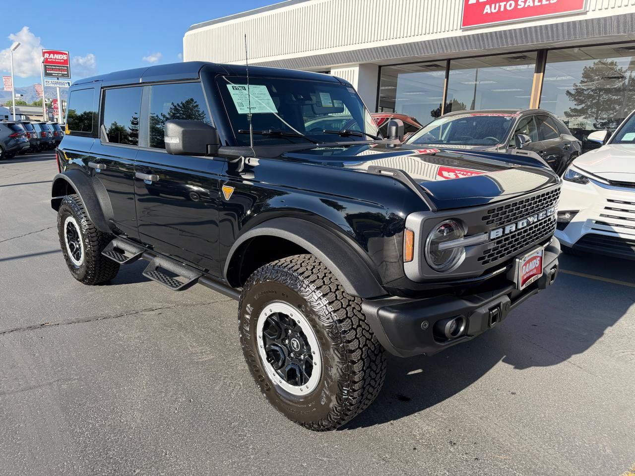 Used 2025 Ford Bronco Badlands AWD/4WD image 3