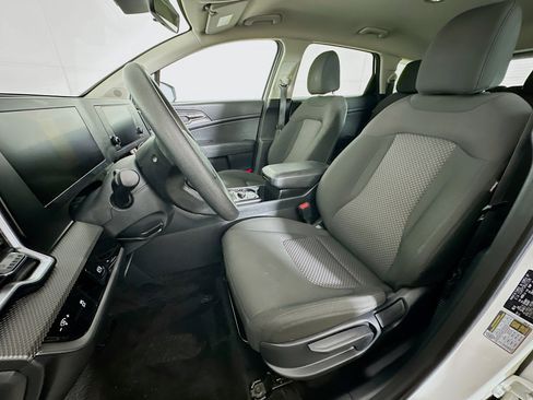 Used 2025 Kia Sportage LX image 13