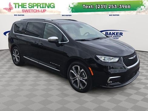 New 2026 Chrysler Pacifica Pinnacle w/ Trailer Tow Group FWD image 1