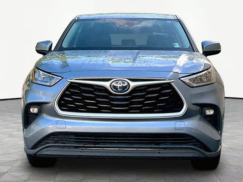 Used 2020 Toyota Highlander LE FWD image 4