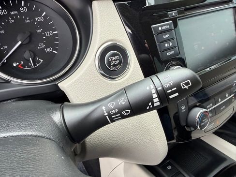 Certified 2022 Nissan Rogue Sport SL image 32