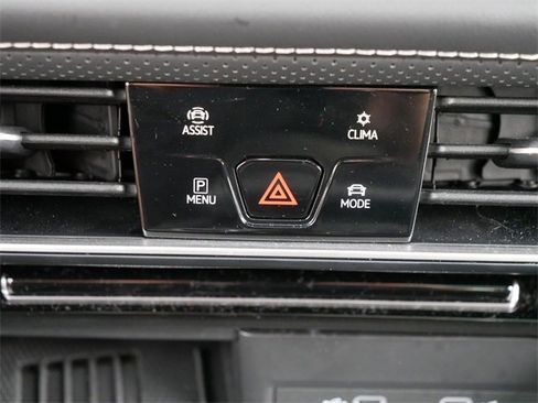 Certified 2025 Volkswagen Atlas SE image 32