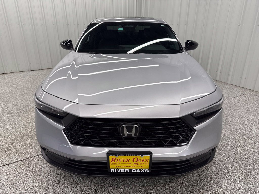 Used 2025 Honda Accord Sport image 2