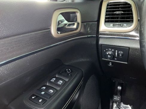 Used 2017 Jeep Grand Cherokee Limited AWD/4WD image 19