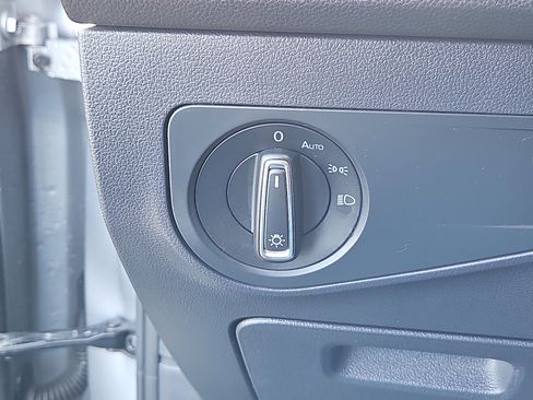 Certified 2022 Volkswagen Tiguan SE image 10