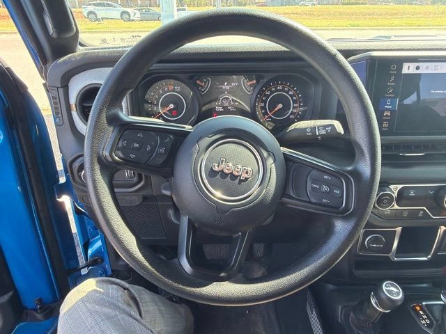 Used 2024 Jeep Gladiator Sport AWD/4WD image 11