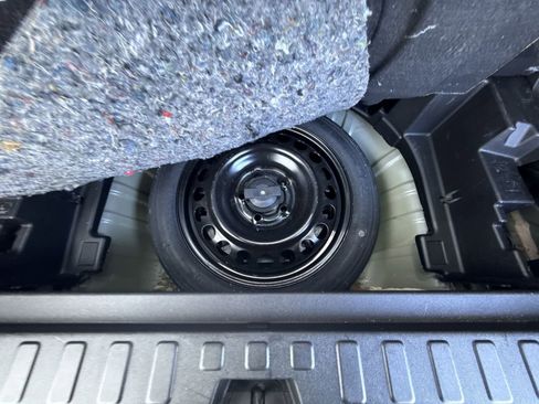 Used 2023 Chevrolet Equinox Premier image 36