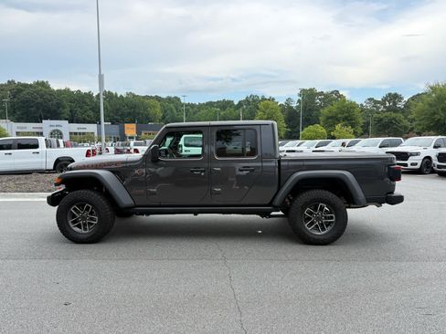 Used 2025 Jeep Gladiator Mojave w/ Convenience Group AWD/4WD image 2