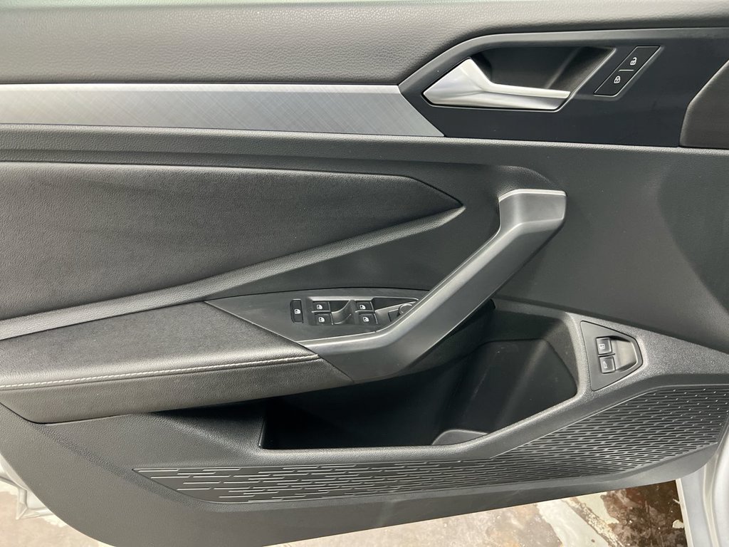 Used 2024 Volkswagen Jetta SE FWD image 20