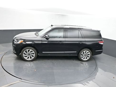 Used 2024 Lincoln Navigator Premiere AWD/4WD image 38