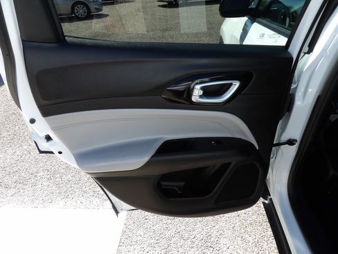 Used 2025 Jeep Compass Limited AWD/4WD image 11