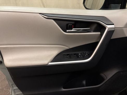 Used 2021 Toyota RAV4 XLE image 9