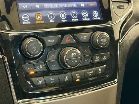 Used 2021 Jeep Grand Cherokee Limited w/ Luxury Group II image 19