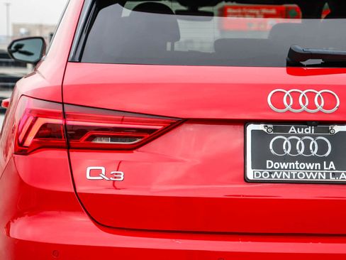 Used 2023 Audi Q3 2.0T Premium w/ 19" Wheel Package image 12