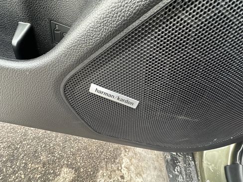 Used 2018 Subaru Outback 3.6R Touring image 17