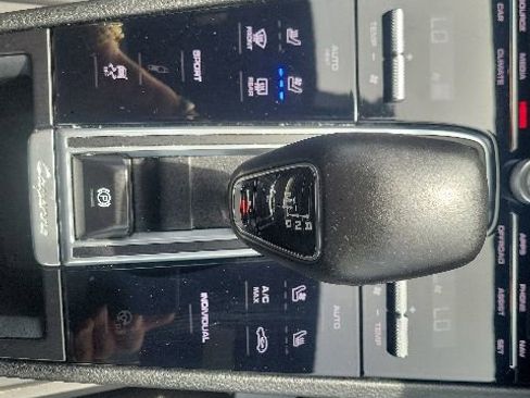 Used 2020 Porsche Cayenne AWD/4WD image 37