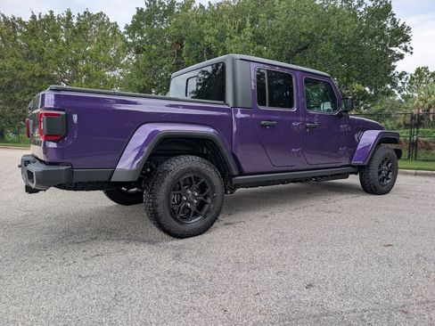 Used 2026 Jeep Gladiator Sport AWD/4WD image 9
