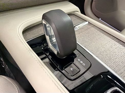 Used 2024 Volvo XC90 B6 Plus w/ Protection Package Premier AWD/4WD image 18