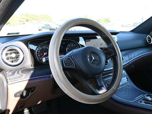 Used 2018 Mercedes-Benz E 300 E 300 image 17