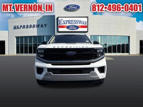 Used 2025 Ford Expedition Platinum AWD/4WD image 2