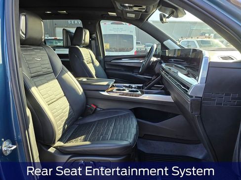 Used 2025 Cadillac Escalade Sport Platinum AWD/4WD image 17