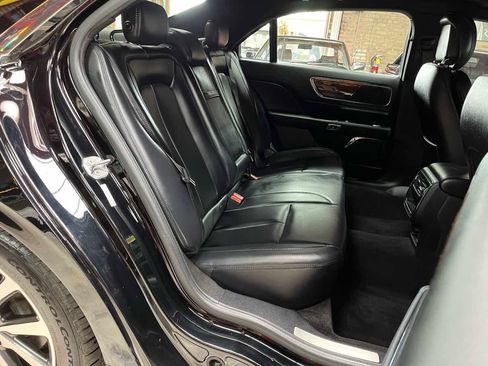 Used 2018 Lincoln Continental Premiere AWD/4WD image 23