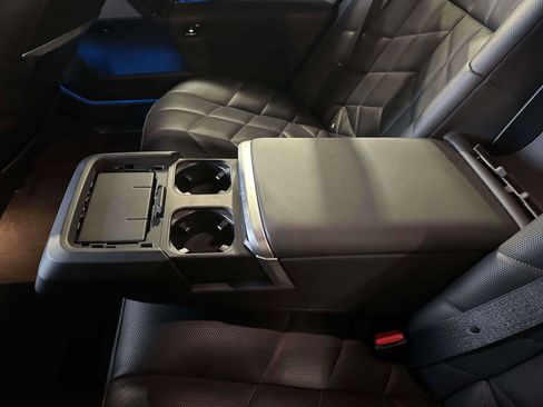 Used 2024 BMW 740i xDrive image 10