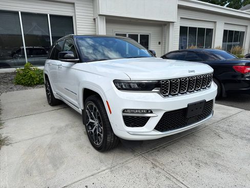 Used 2022 Jeep Grand Cherokee Summit AWD/4WD image 4
