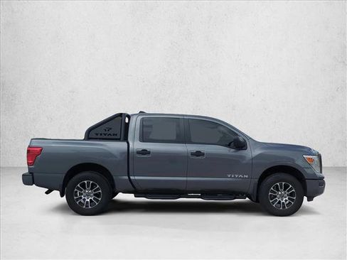 Used 2024 Nissan Titan SV image 4