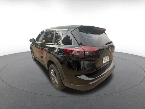 Used 2026 Nissan Rogue SV FWD image 3