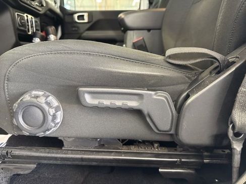 Used 2021 Jeep Wrangler Unlimited Sahara AWD/4WD image 26