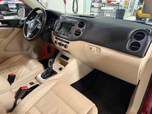 Used 2013 Volkswagen Tiguan SEL image 6