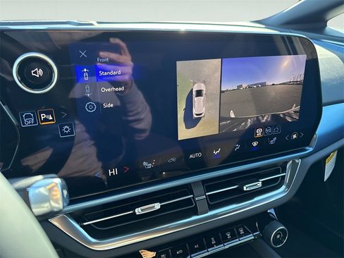 New 2026 Chevrolet Equinox EV LT image 24