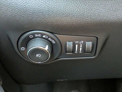 Used 2023 Jeep Compass Latitude w/ Convenience Group AWD/4WD image 24