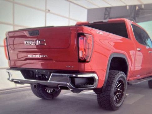 Used 2019 GMC Sierra 1500 SLT w/ X31 Off-Road Package AWD/4WD image 7