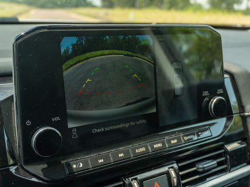 Used 2025 Nissan Pathfinder SL FWD image 25