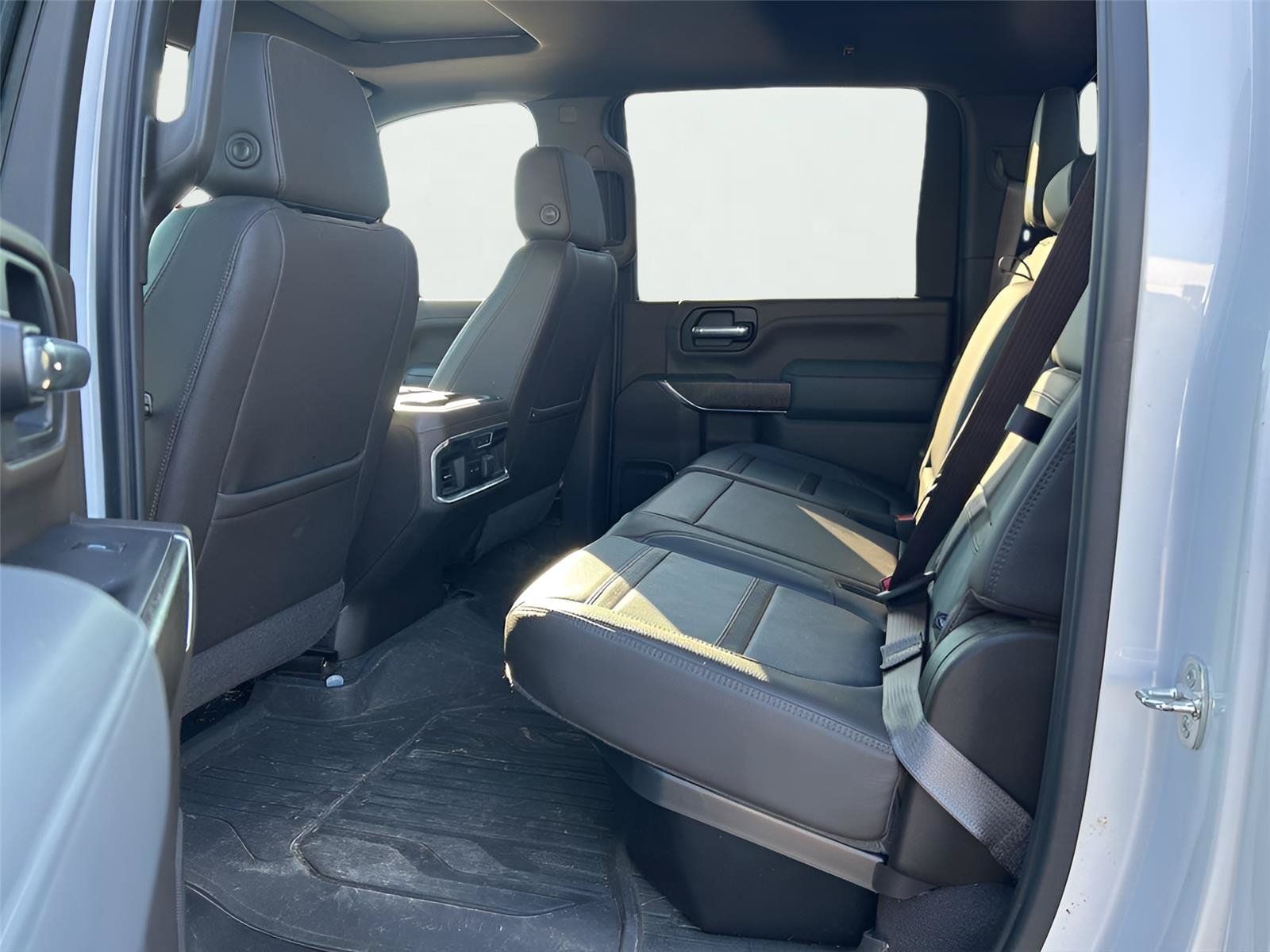 Used 2021 GMC Sierra 3500 Denali w/ Denali Ultimate Package AWD/4WD image 18