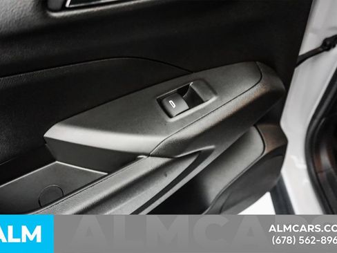 Used 2025 Chevrolet Trax LT FWD image 51
