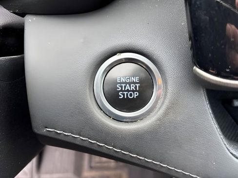 Used 2020 Toyota Highlander XLE AWD/4WD image 20